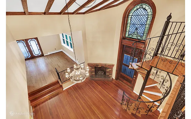 Sold by Douglas Elliman | media 29