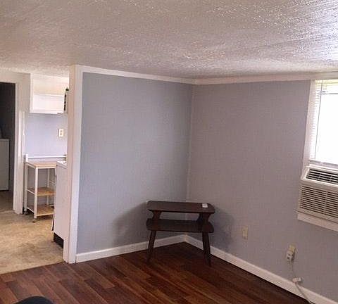 3rd image of 2529 Holbrook Dr #B