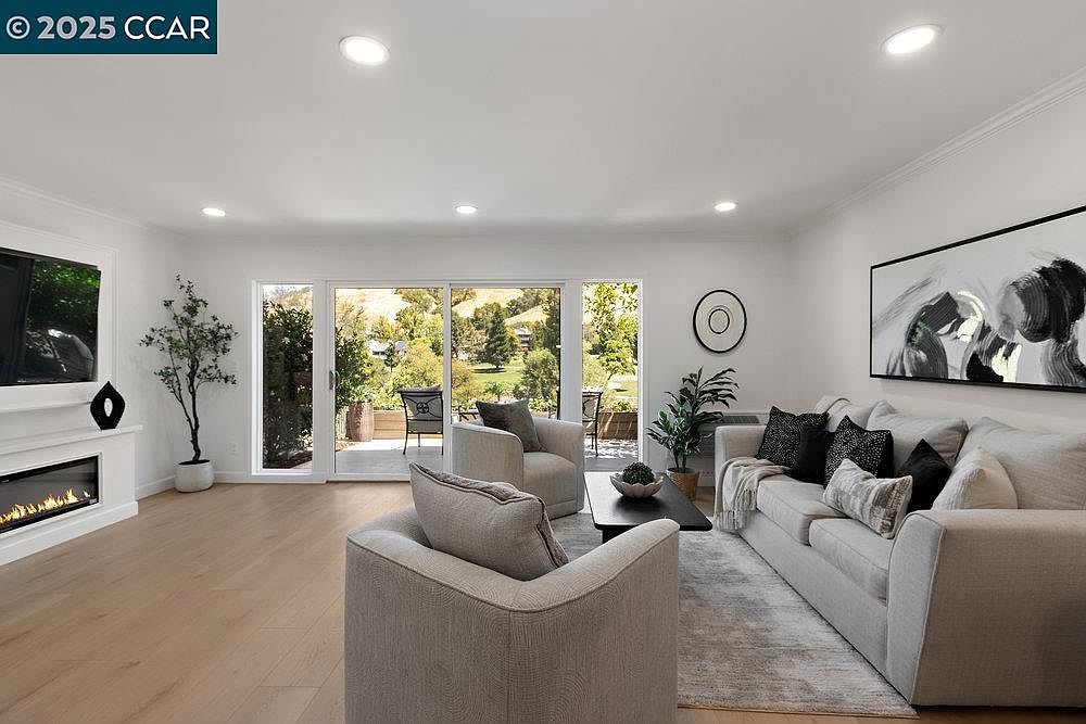 3434 Tice Creek Dr APT 5