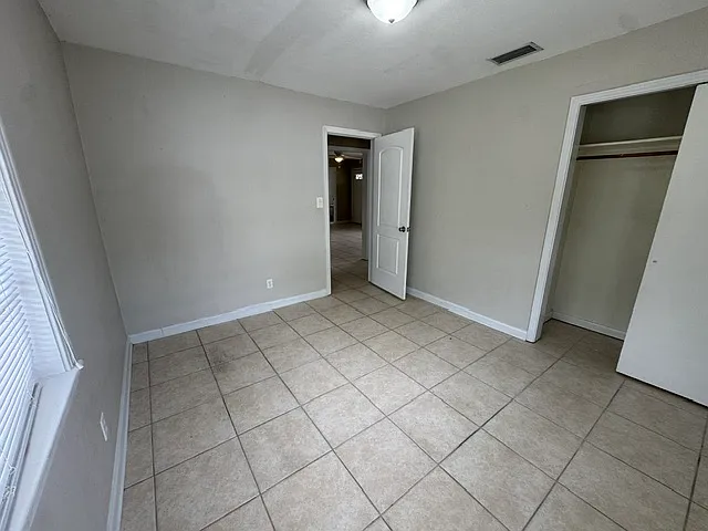 2976 Poplar St — Photo 4