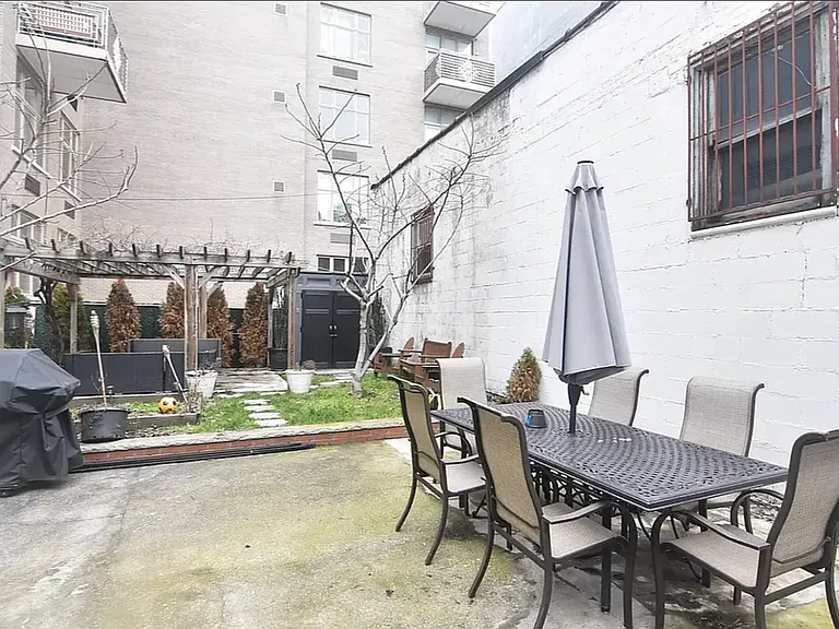 449 Grand St #2L — Photo 9