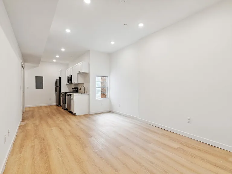 5102 Arch St #2 — Photo 10