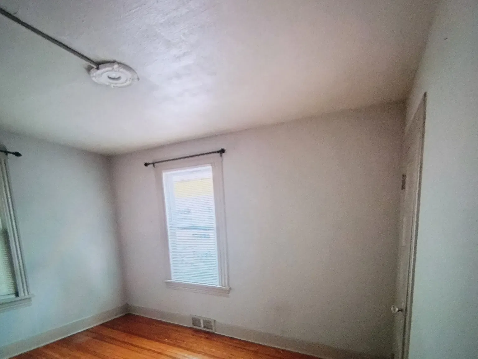 1 bed, 950 sqft, $1,600 — Photo 3