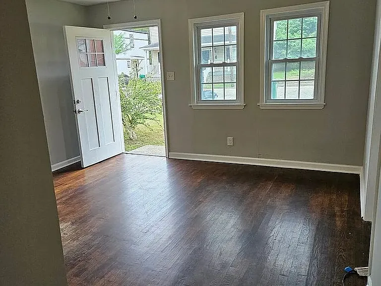 1343 Hinton St — Photo 3