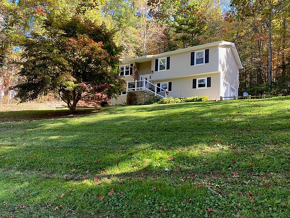 3rd image of 363 Oak Hills Ln