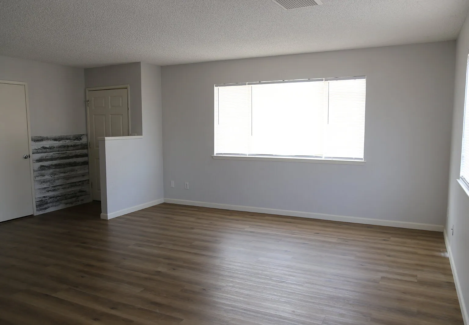 2 bed, 1.0 bath, 900 sqft, $1,350 — Photo 2