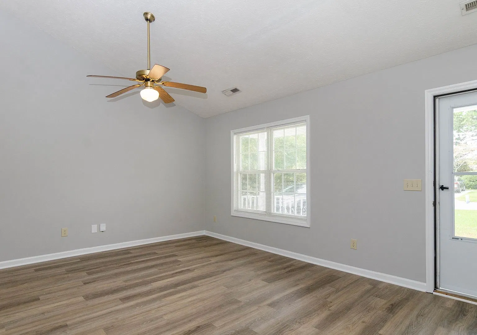 2422 White Road — Photo 4