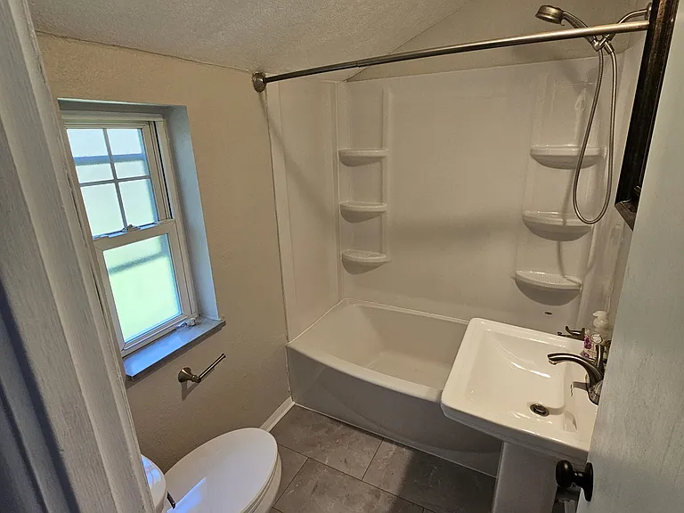 1816 Kiralfy Ave — Photo 10