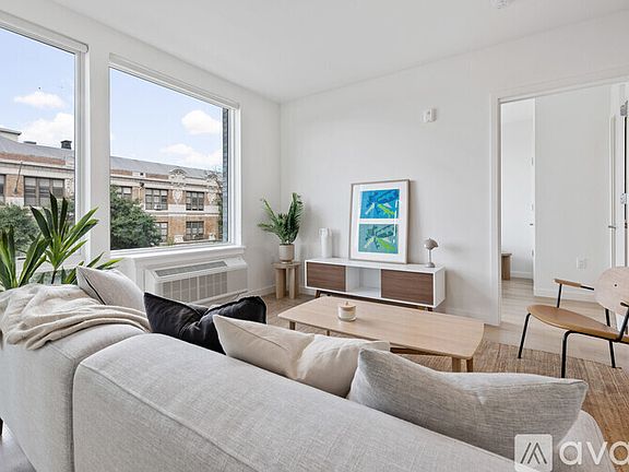 4th image of 238 Saint Pauls Ave #601