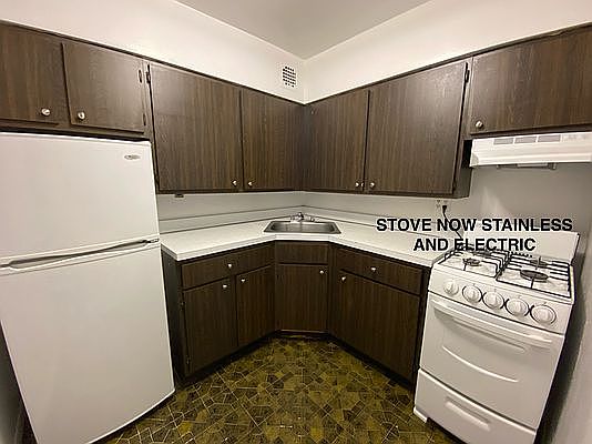 3rd image of 42 W 87th St #4R