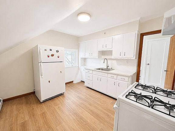 3rd image of 400 Davis Ave Floor 3