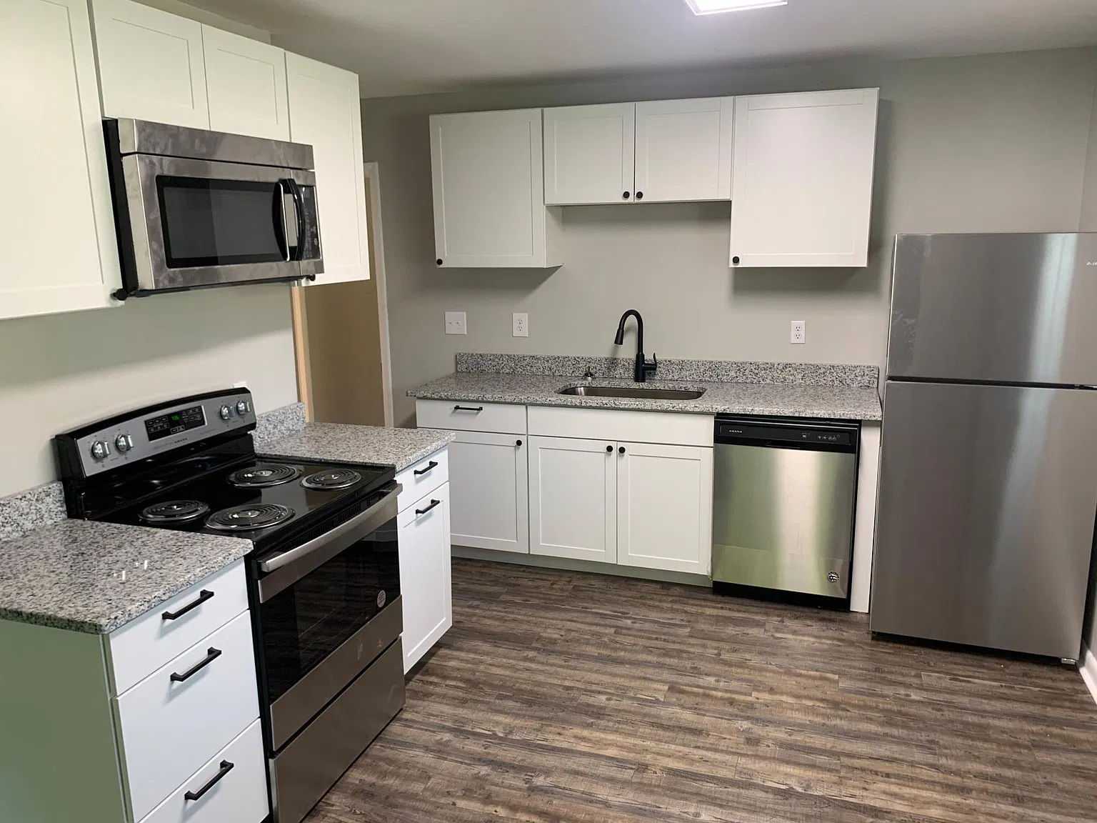 3 bed, 1000 sqft, $1,300 — Photo 4