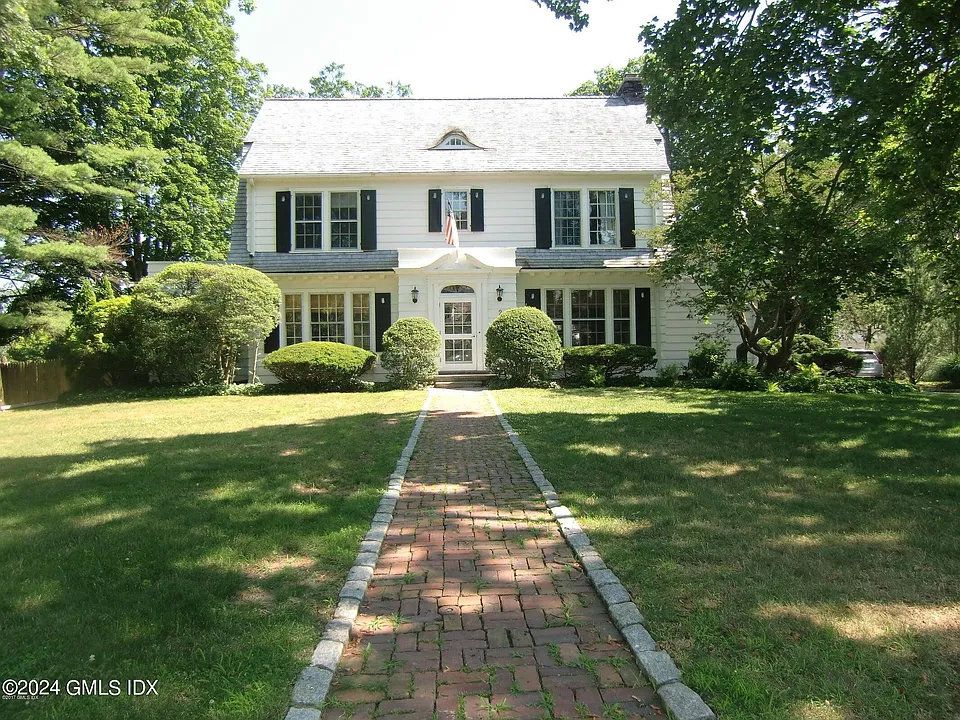 2 Quintard Ave