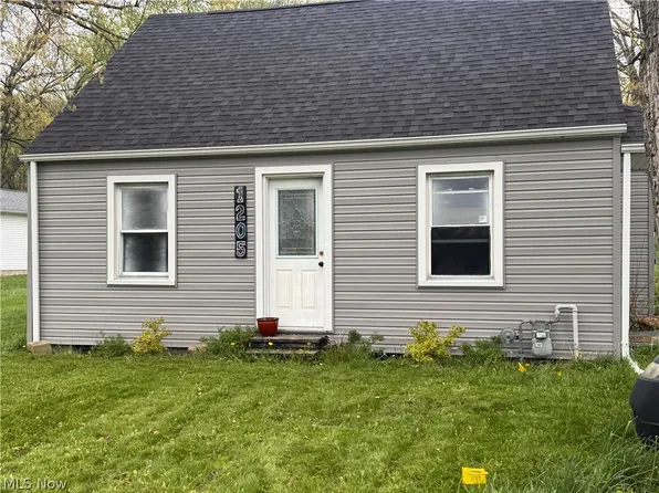 1205 Shannon Rd, Girard, OH 44420