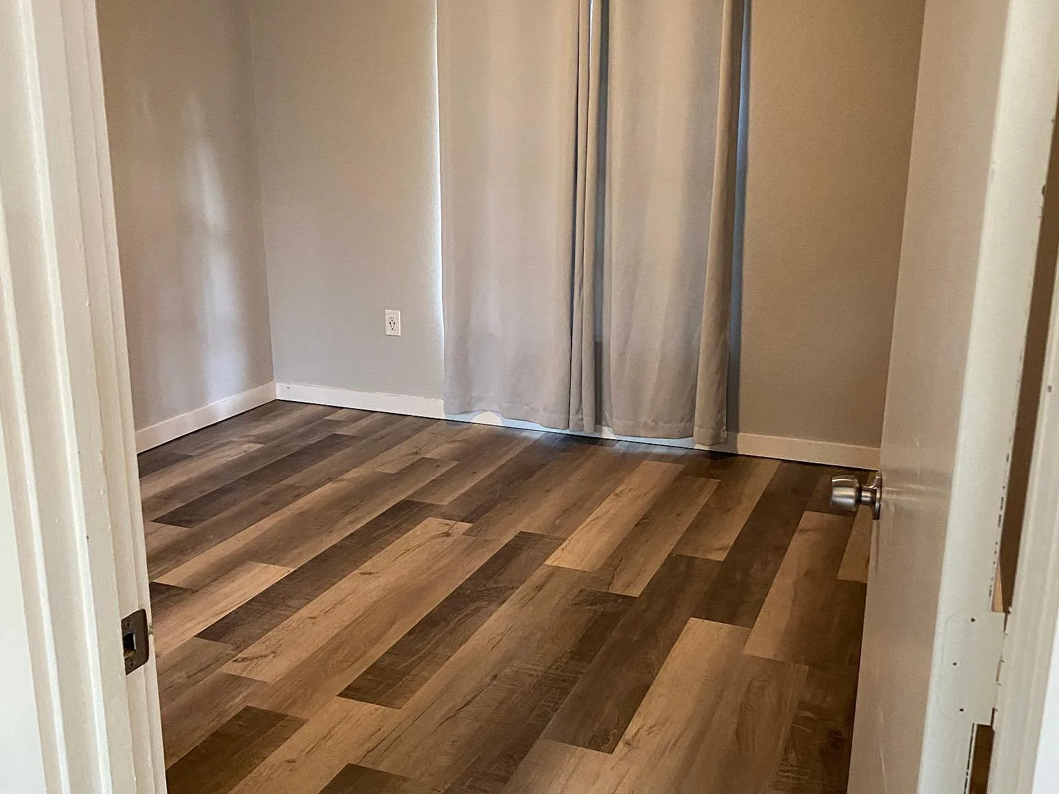 730 Anderson St — Photo 4