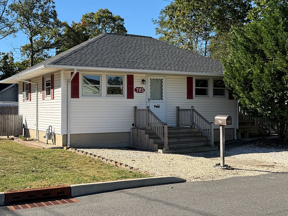 1st image of 785 Downey Ave