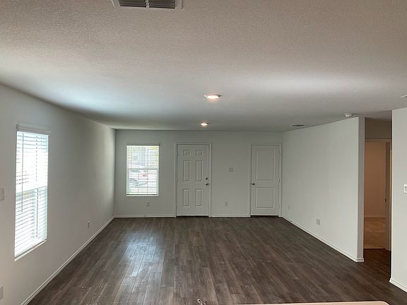 4th image of 3109 Coyote Way