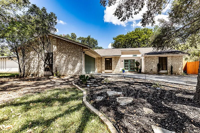 3 bed, 2.0 bath, 2186 sqft, $1,975 — Photo 3