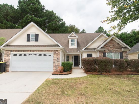 620 Millbrook Village Dr, Tyrone, GA 30290