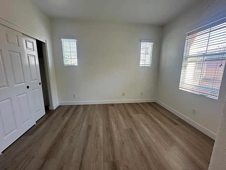 1380 Sky Ridge Ct — Photo 8