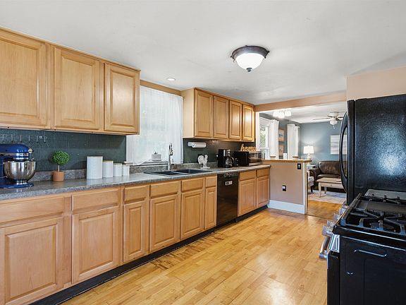 4th image of 230 Beech Street
