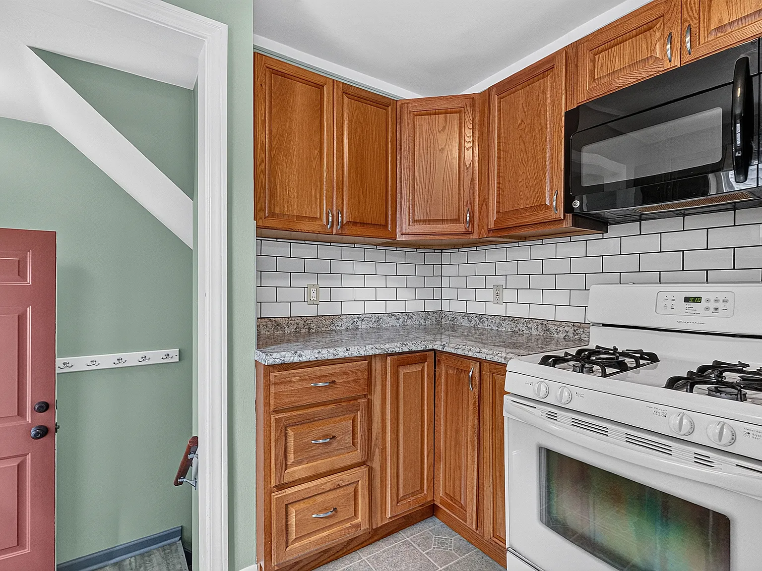 3 bed, 985 sqft, $2,200 — Photo 4