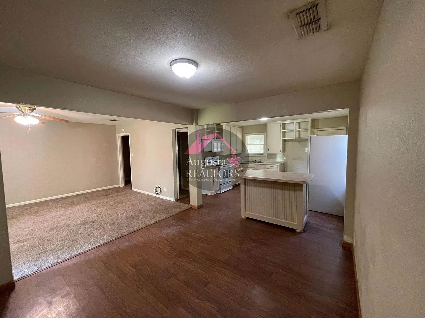Adorable 2 bedroom home! — Photo 3