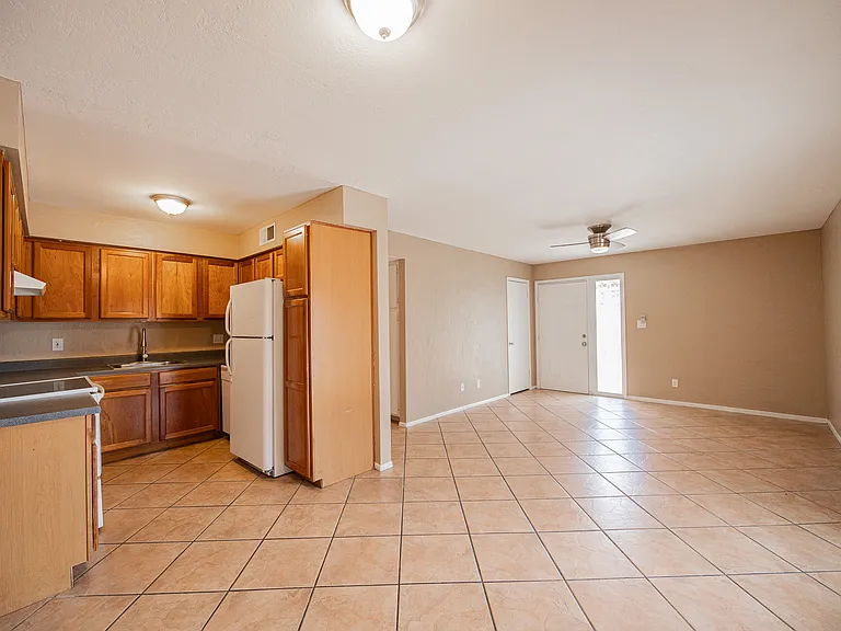 922 S Acapulco Ln #C — Photo 9