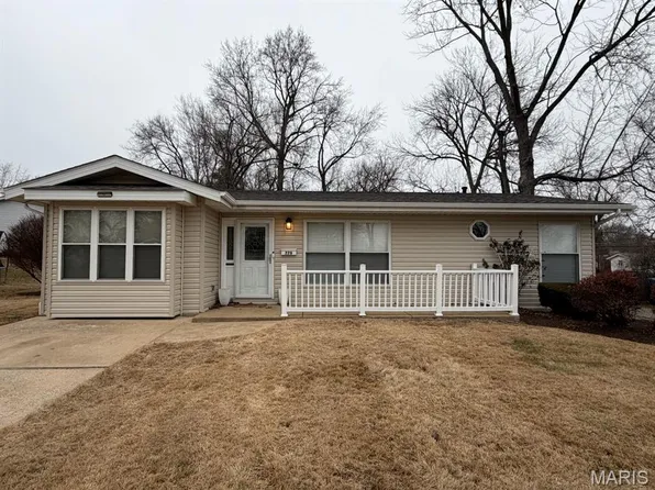 779 Carriage Ln, Hazelwood, MO 63042
