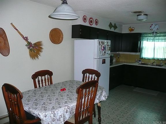 4th image of 135 Marion Ave