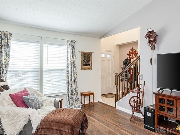 3rd image of 3647 King Edward Way