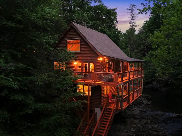 1563 Grant Rd, Pigeon Forge, TN 37876