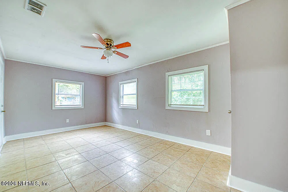 4 bed, 1.0 bath, 1025 sqft, $1,400 — Photo 3