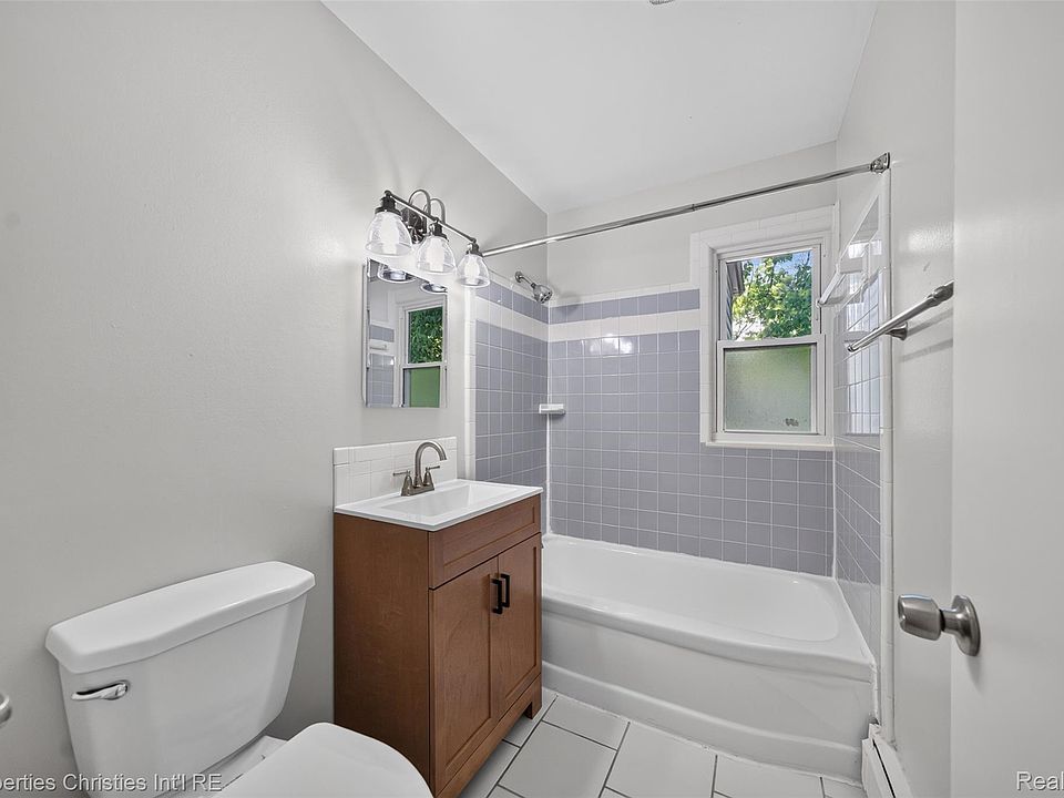 880 Jewell St, photo 18