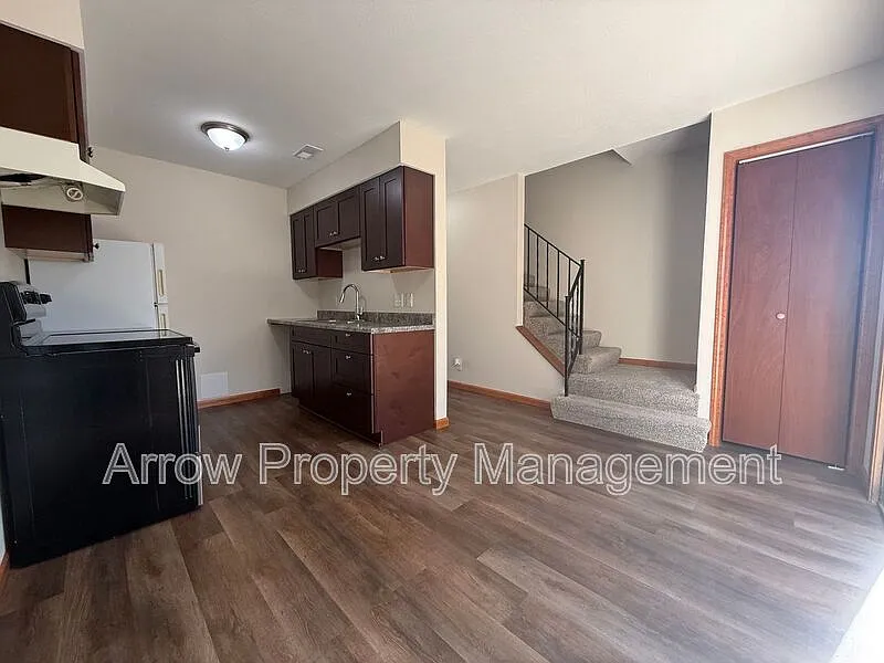 2 bed, 1.0 bath, $895 — Photo 3