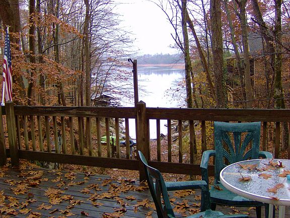 3rd image of 681 Lake Dr