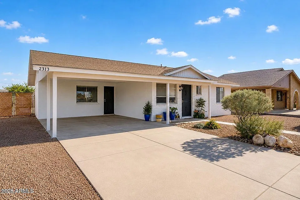 3 bed, 1366 sqft, $2,400 — Photo 1