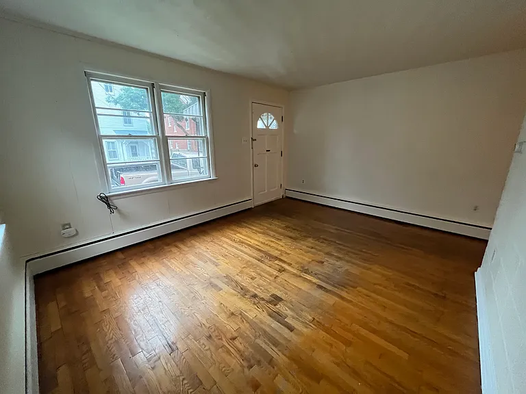 115 W Monmouth St #1 — Photo 2