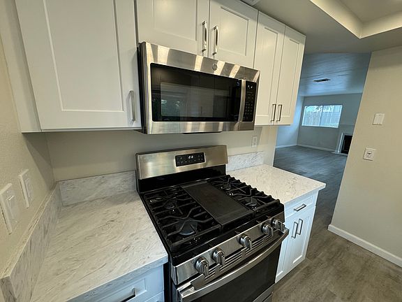 5th image of 1833 Hornblend St #1