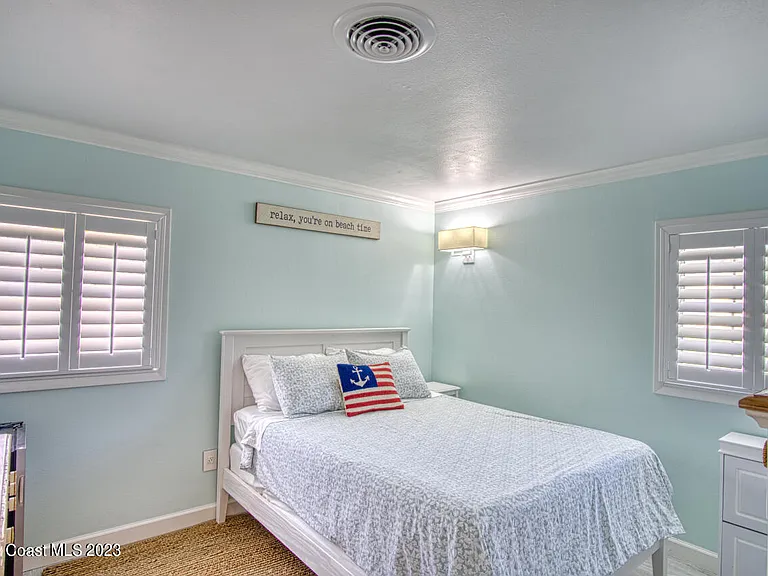 455 Laurel Ct — Photo 13