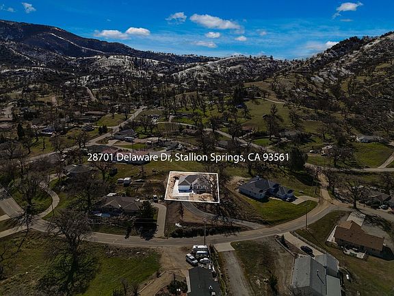 4th image of 28701 Delaware Dr