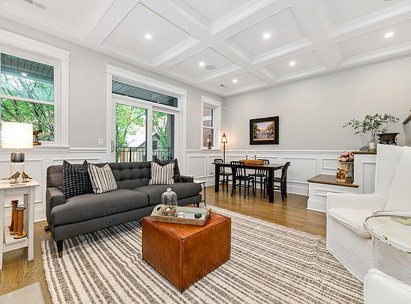 4th image of 2307 N Greenview Ave #2