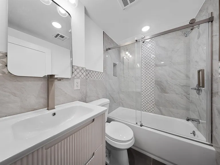 1111 53rd St #BASEMENT — Photo 18