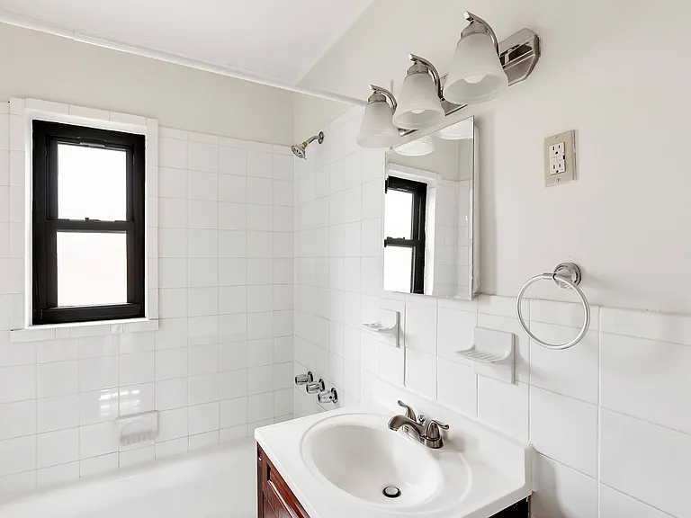 Tivoli Park Apartments — Photo 26