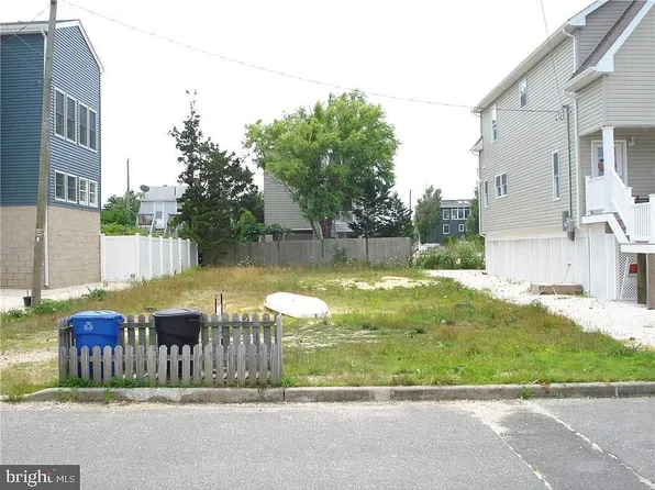 242 W 21st St, Ship Bottom, NJ 08008