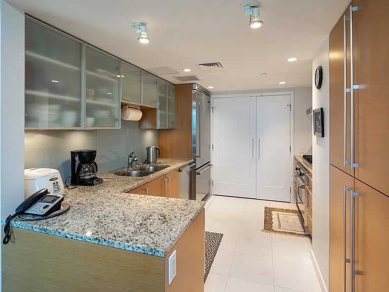 1177 Queen St #4106 — Photo 6