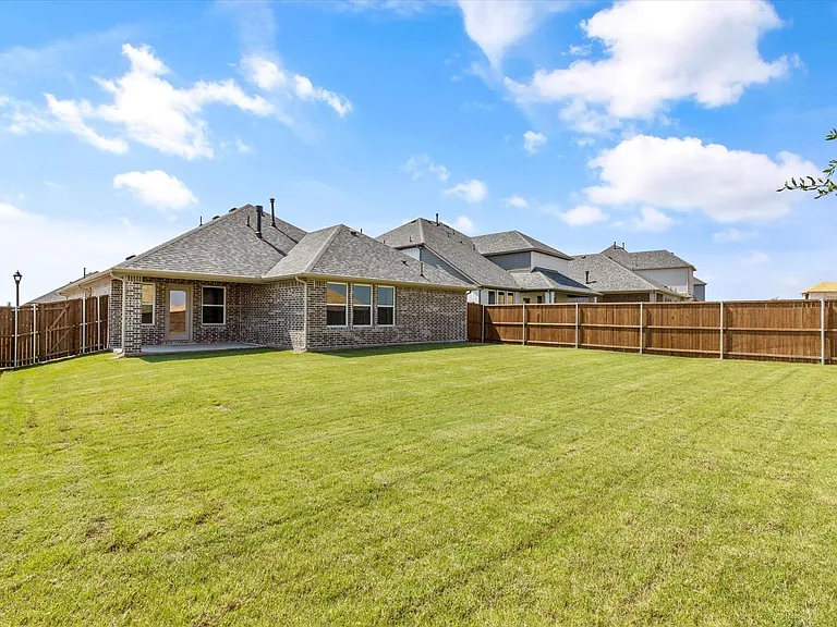 324 Amenduni Ln — Photo 29