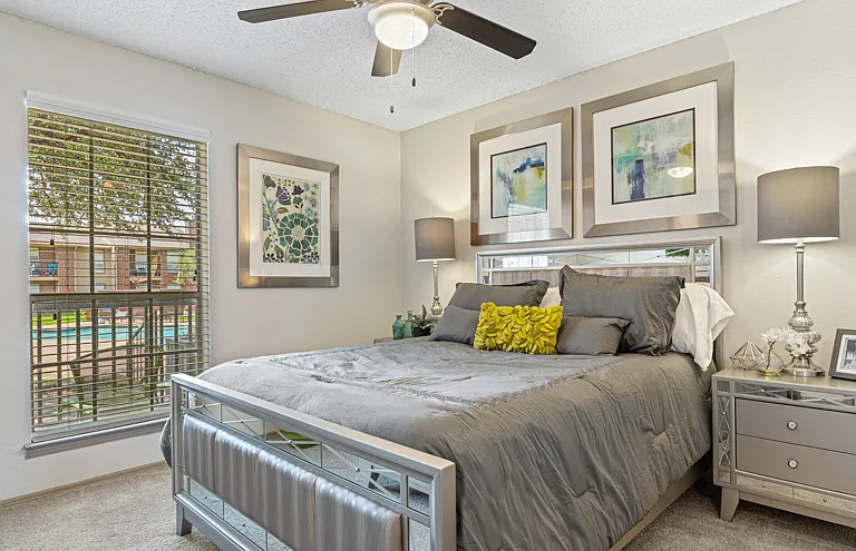 Parc Plaza Apartments — Photo 2