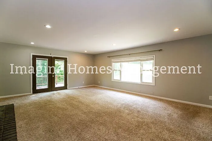 7922 Forest Rd — Photo 10