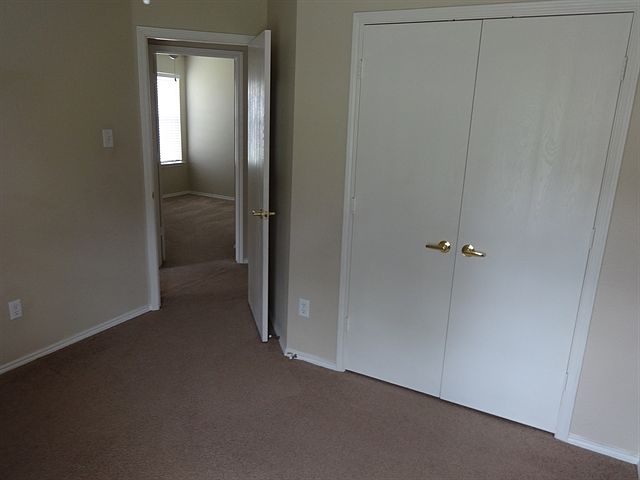 2nd image of 552 Harbor Crest Rd